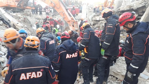 Tunceli AFAD personelleri Elazığ'da arama kurtarma görevlerini özverili bir şekilde yaptı
